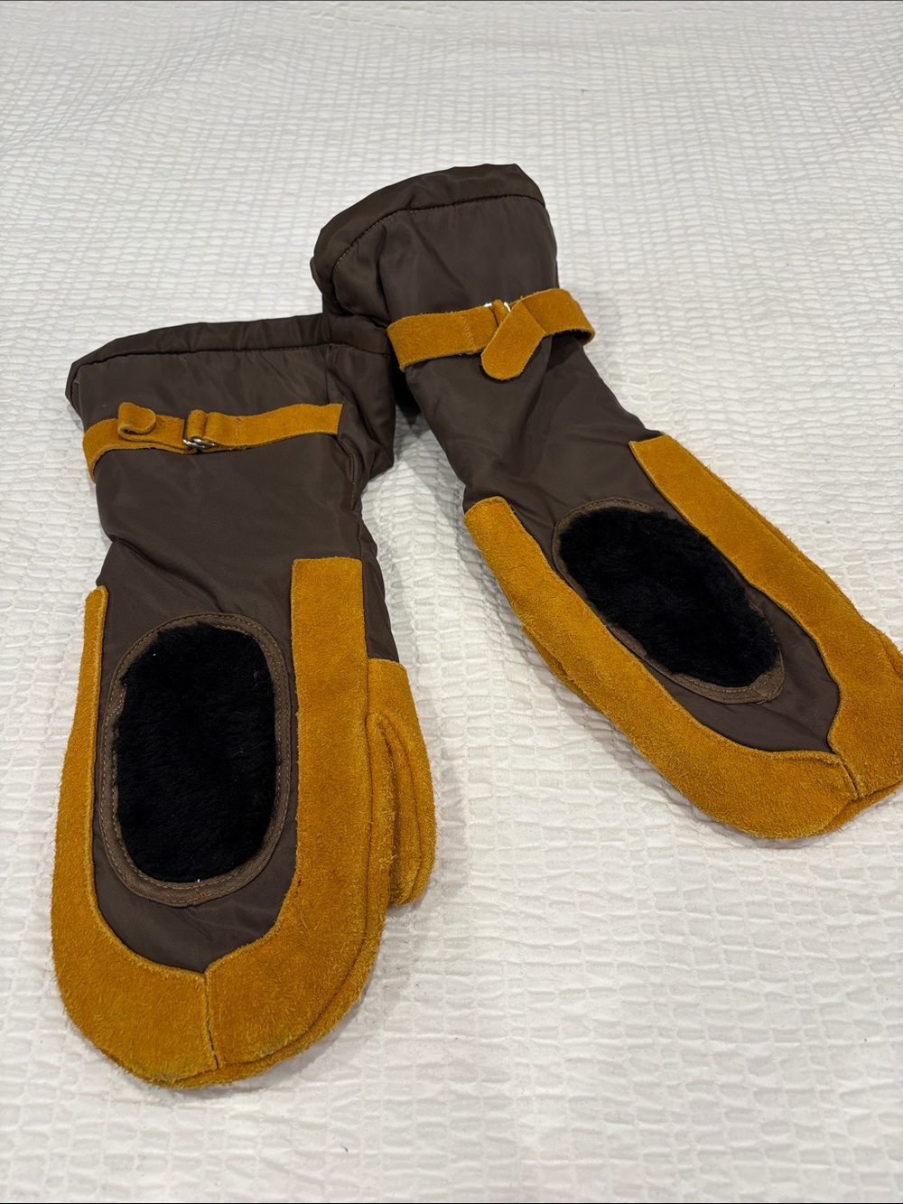 Vintage Men's Brown and Mustard Snowmobile Mittens
Estimated Men’s L